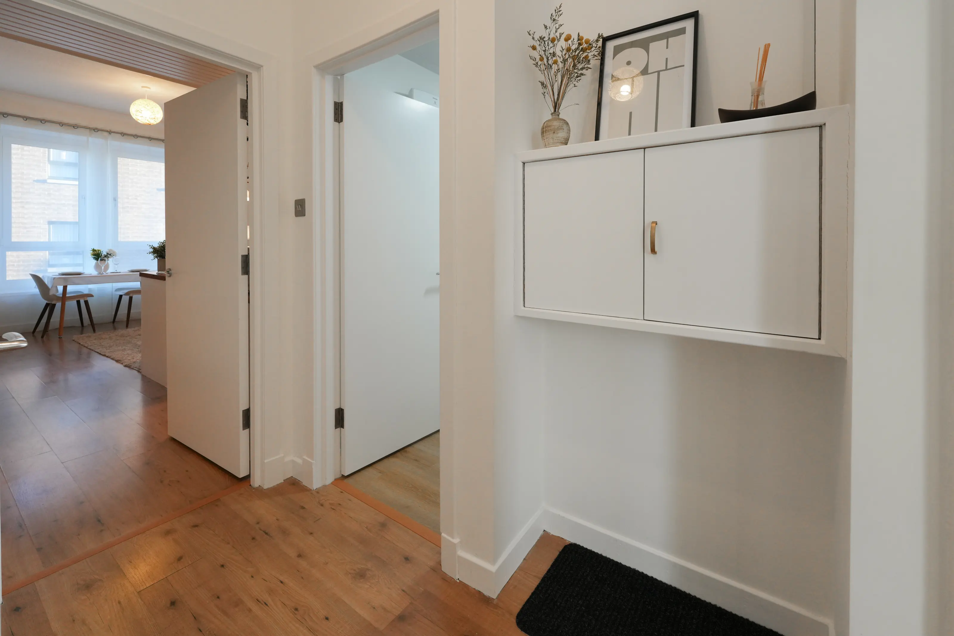 Hallway with storage space for coats and luggage